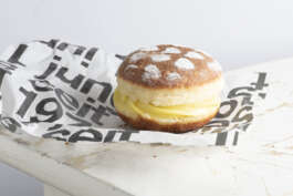 Berliner mit Vanillefüllung 