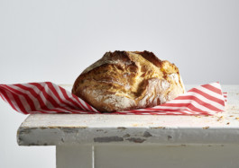Weissbrot aus saisonalen Bio-Zutaten 