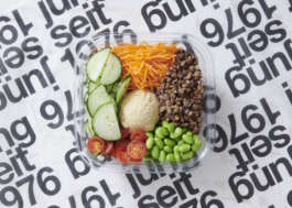 Bowl mit Humus und Quinoa 