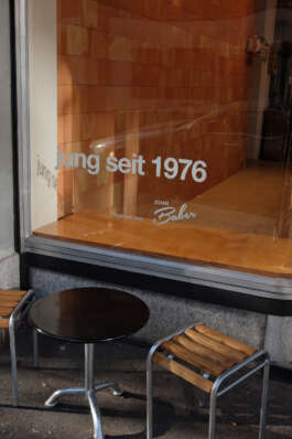 jung seit 1976